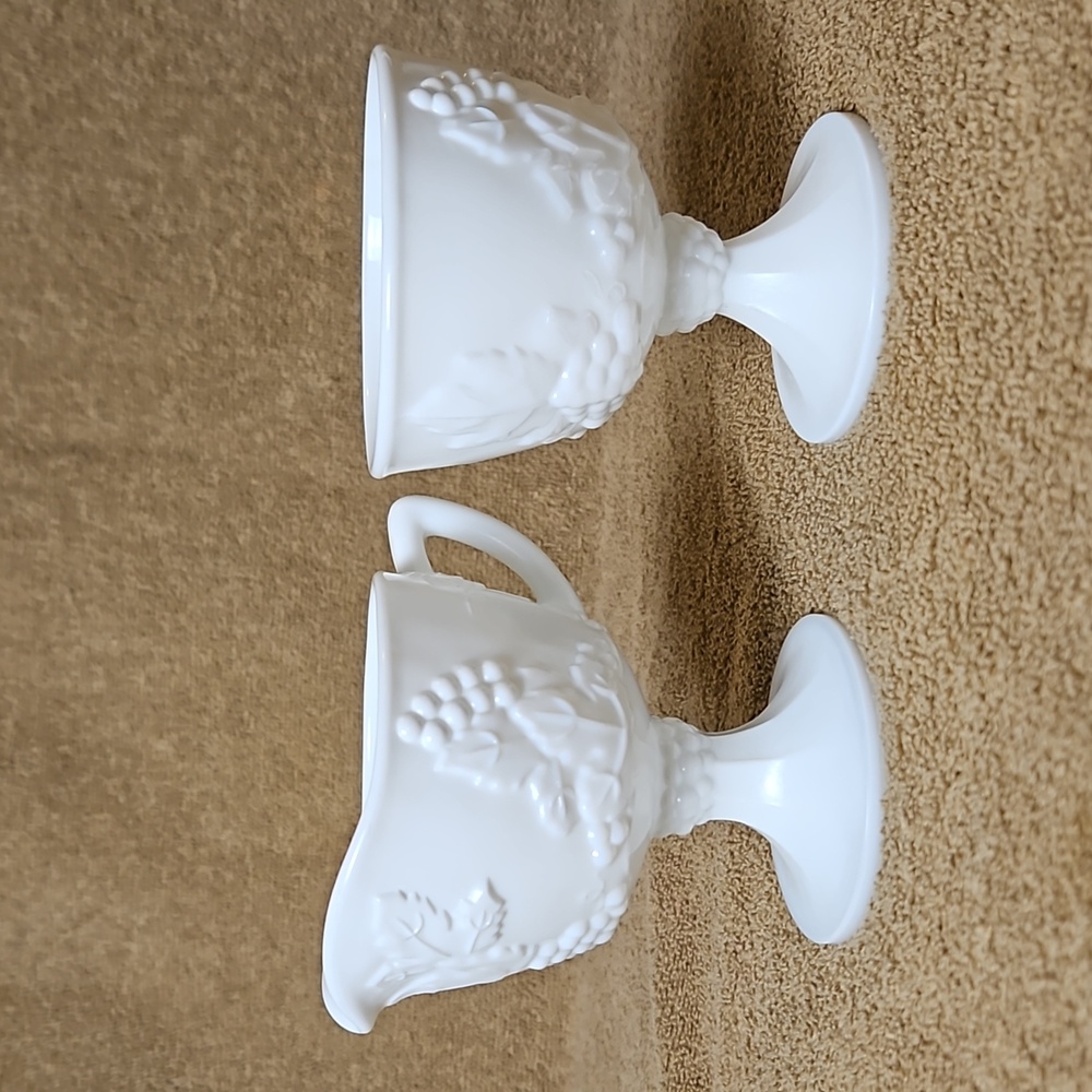 Indiana Glass Colony Harvest Grape Milk Glass Sugar and Creamer Set T15